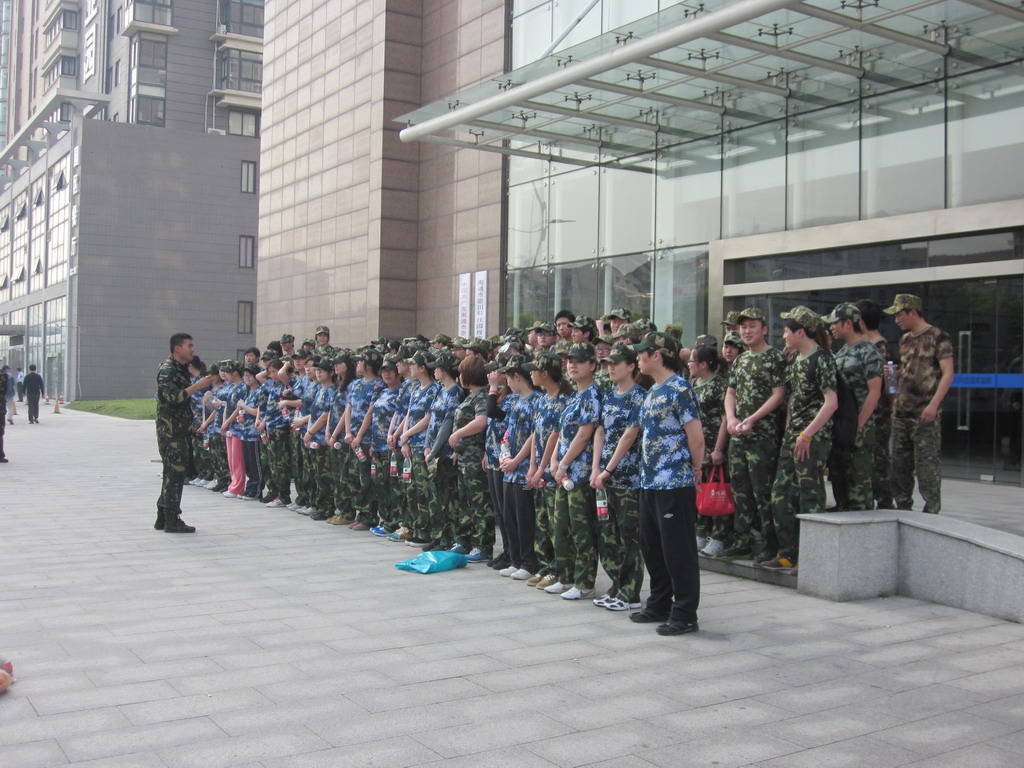 莞酈為企業(yè)營(yíng)銷打造團(tuán)隊(duì)精神，邀請(qǐng)智慧家-肖振宇先生為公司講課