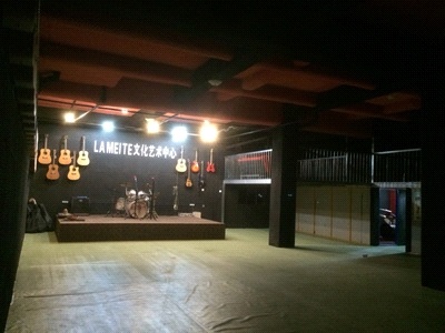 如何給視聽室墻面進(jìn)行吸音處理？莞酈告訴您