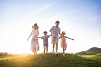 7歲男孩罹患癌 新華保險多次賠付護成長